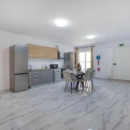 Apartman New & Spacious 7br In Swieqi By Sf Homes San Ġiljan